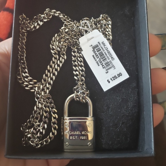 Michael Kors Necklace - Picture 1 of 2